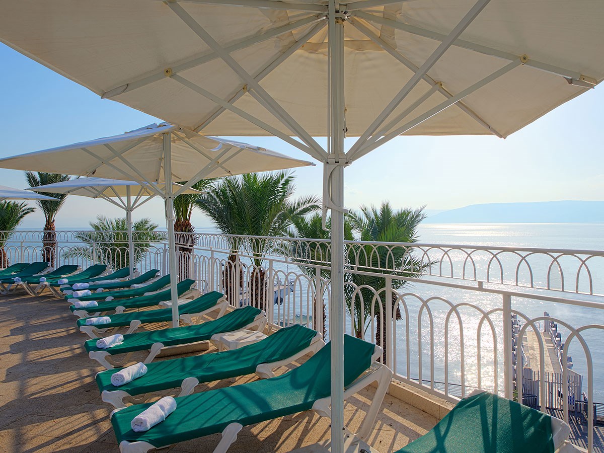 Кейсар Премьер Тверия - Бассейн с видом на Кинерет