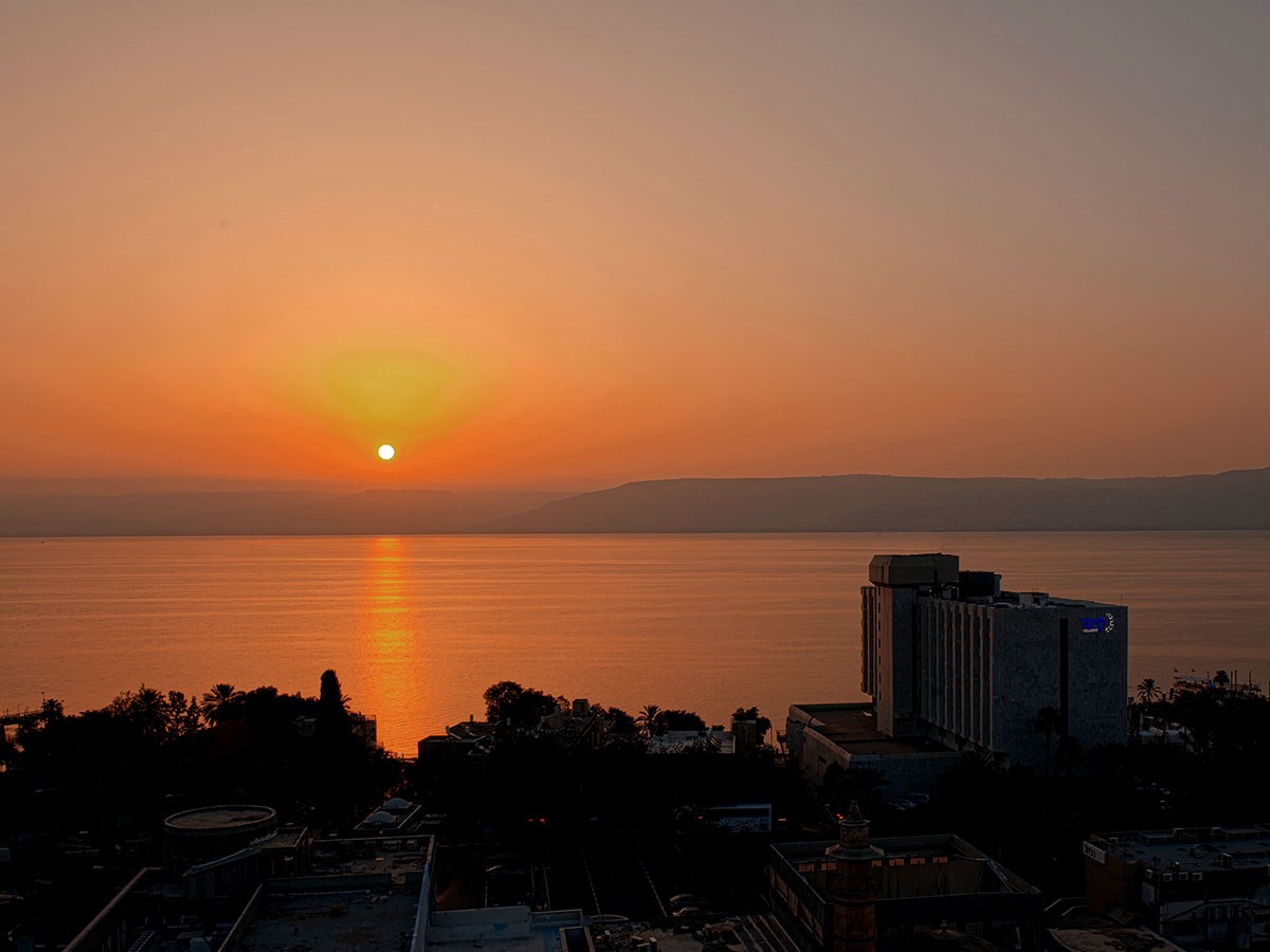 Восход солнца над Кинеретом