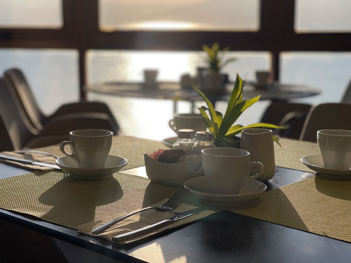 Кейсар Премьер Тверия - столовая