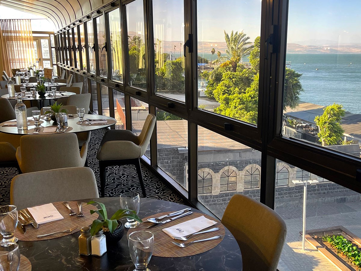 Кейсар Премьер Тверия - столовая