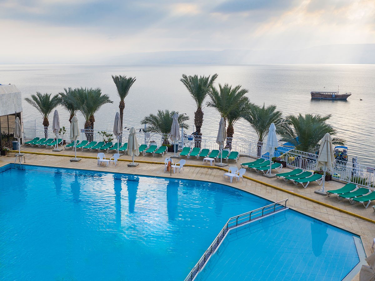 Кейсар Премьер Тверия - Бассейн с видом на Кинерет