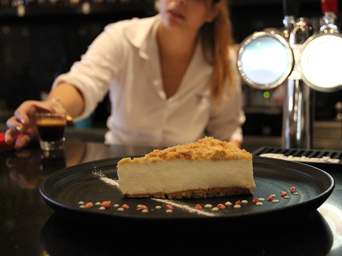 Кейсар Премьер Тверия -  бар