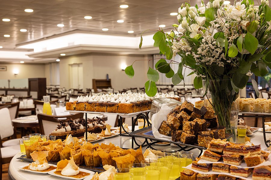 Кейсар Премьер  Иерусалим -  столоваяна крыше